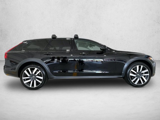 Used 2025 Volvo V90 B6 Cross Country Plus w/ Protection Package Premier AWD/4WD image 5