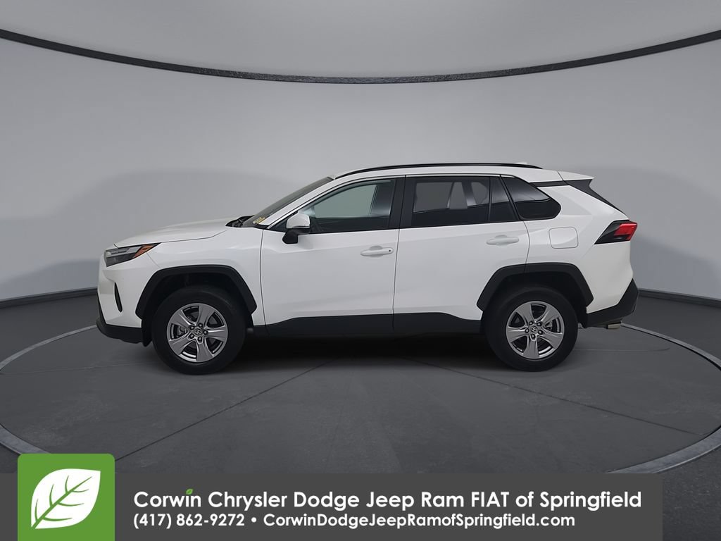 Used 2025 Toyota RAV4 XLE AWD/4WD image 9