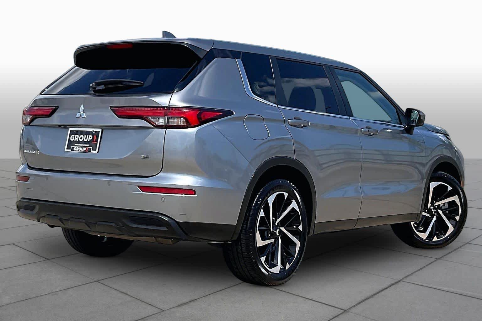 Used 2024 Mitsubishi Outlander SE FWD image 13
