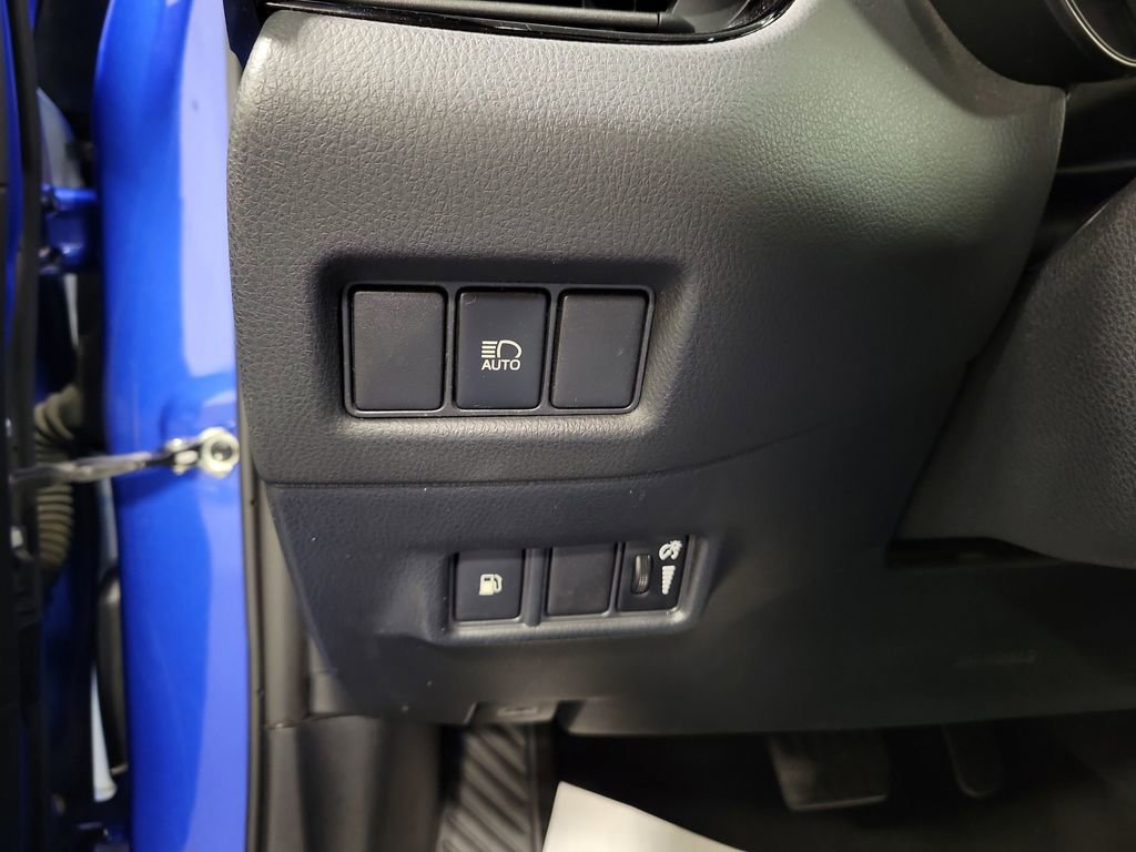 Used 2019 Toyota C-HR LE image 21