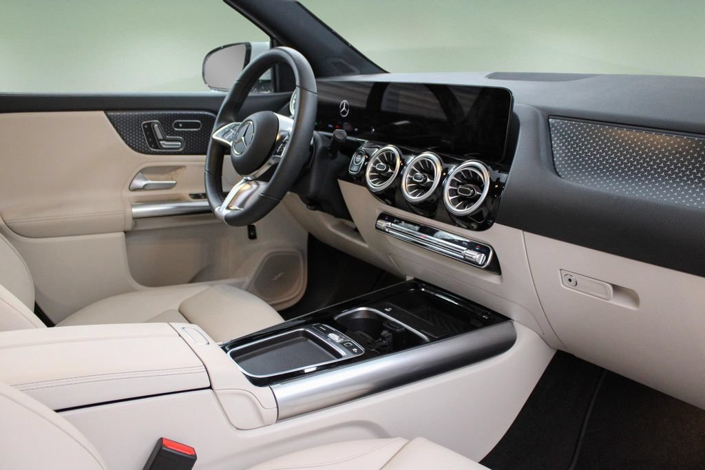 Used 2025 Mercedes-Benz GLA 250 4MATIC image 22