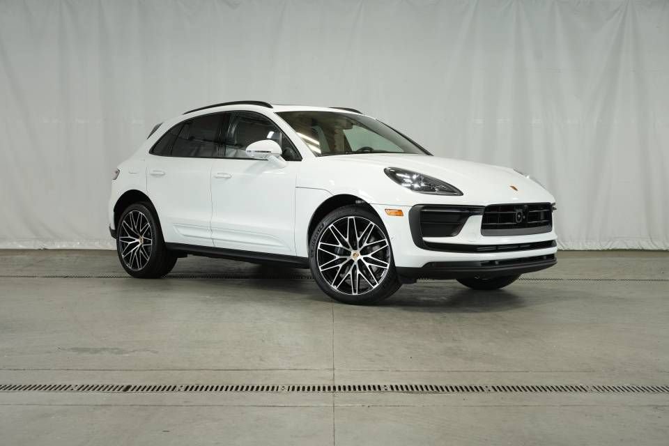 Certified 2025 Porsche Macan AWD/4WD image 9