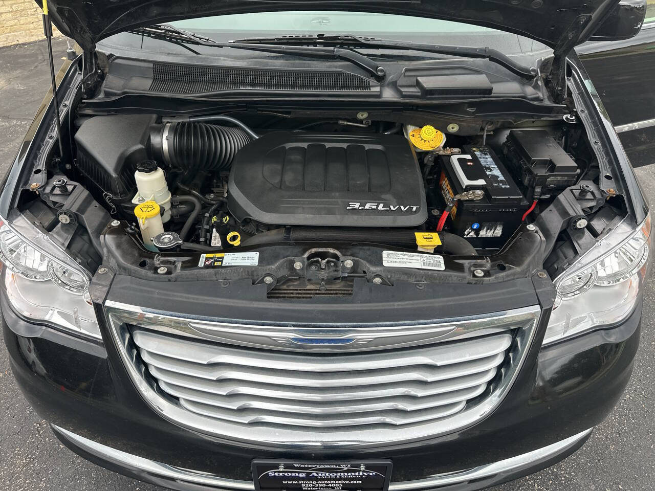 Used 2015 Chrysler Town & Country Touring FWD image 24