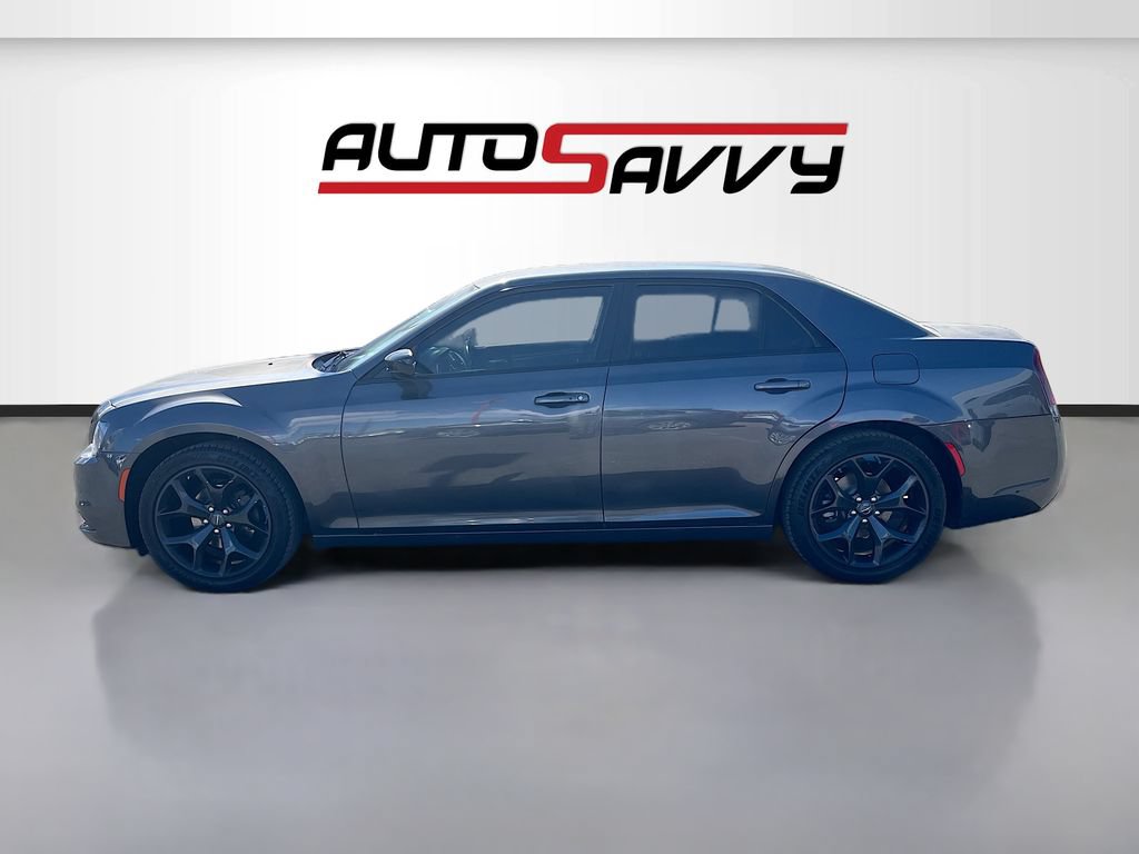 Used 2022 Chrysler 300 Touring w/ Sport Appearance Package RWD image 4