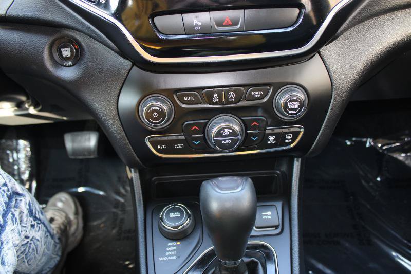 Used 2019 Jeep Cherokee Limited AWD/4WD image 21