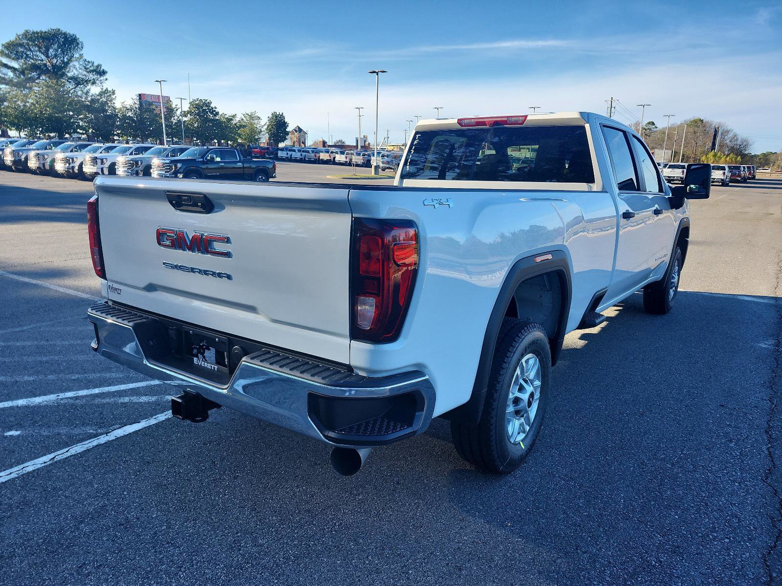 Used 2026 GMC Sierra 2500 Pro AWD/4WD image 3