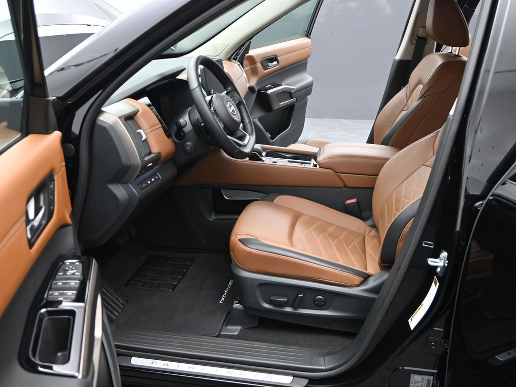 Used 2025 Nissan Pathfinder Platinum image 18