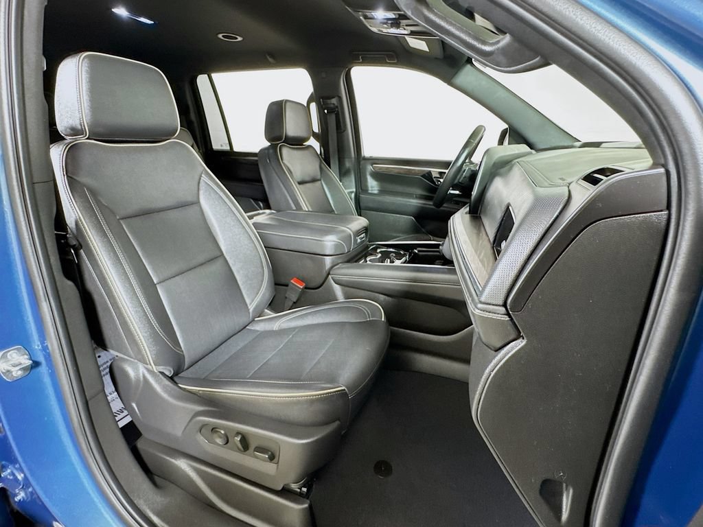 Certified 2025 Chevrolet Suburban Premier RWD image 28