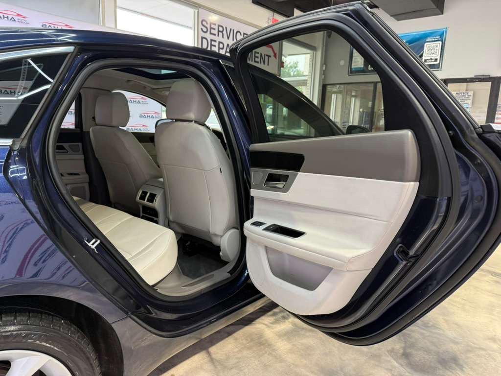 Used 2018 Jaguar XF Premium AWD/4WD image 40