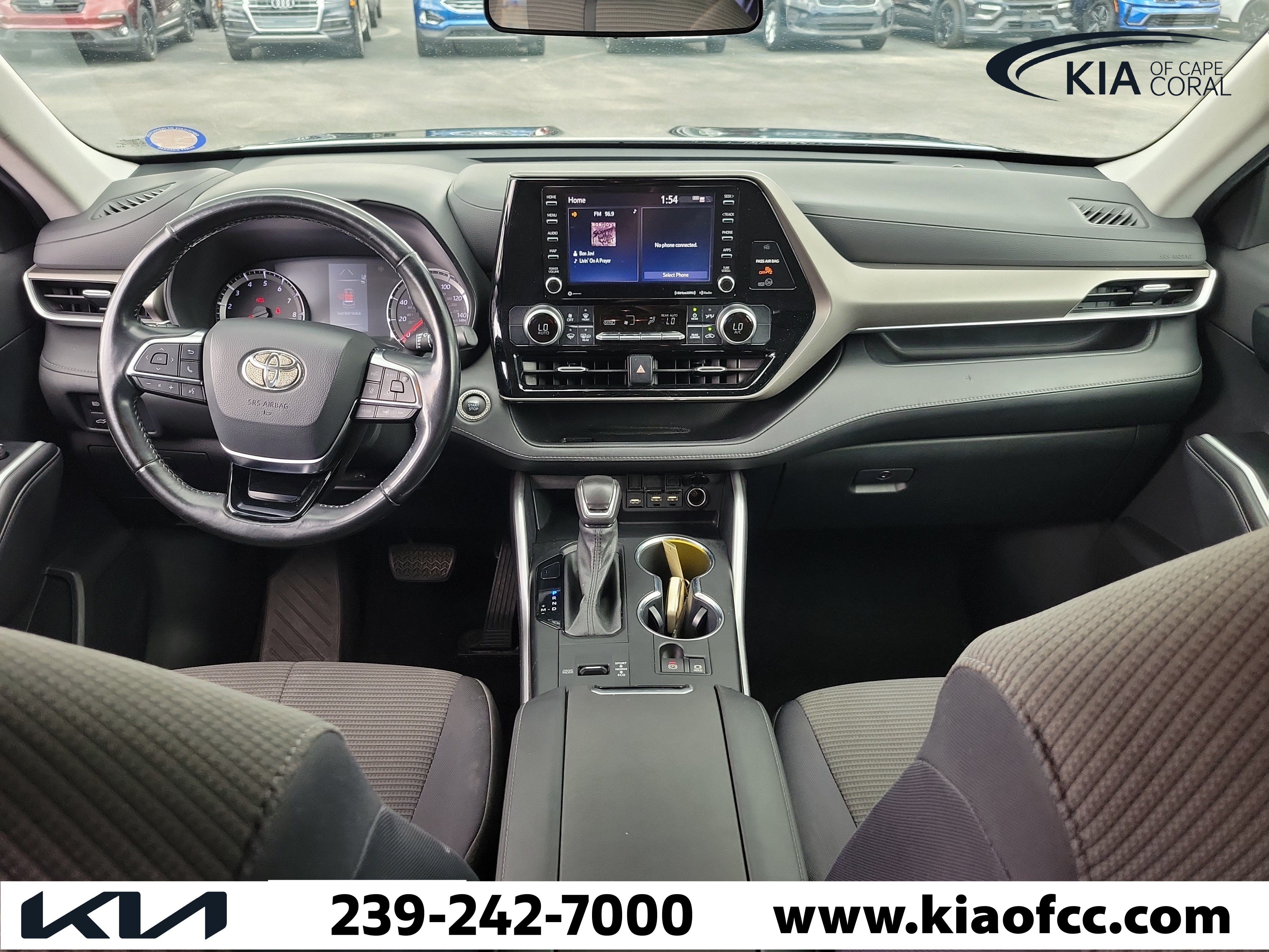 Used 2021 Toyota Highlander LE FWD image 16