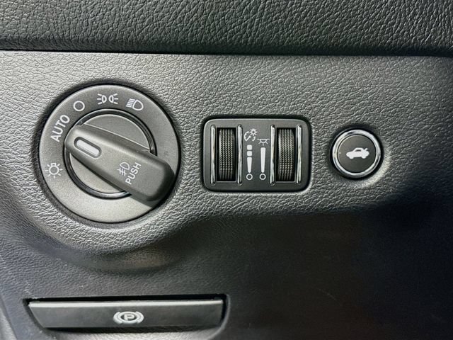 Used 2016 Dodge Challenger R/T Scat Pack w/ Leather Interior Group RWD image 10