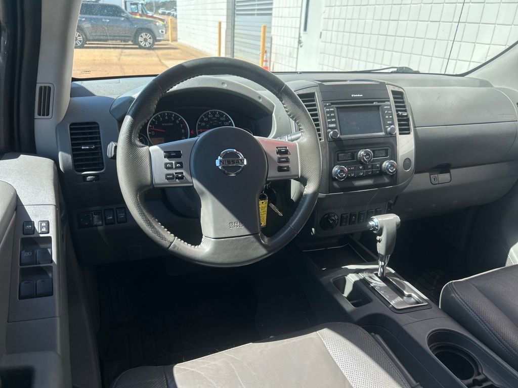 Used 2019 Nissan Frontier SL image 2