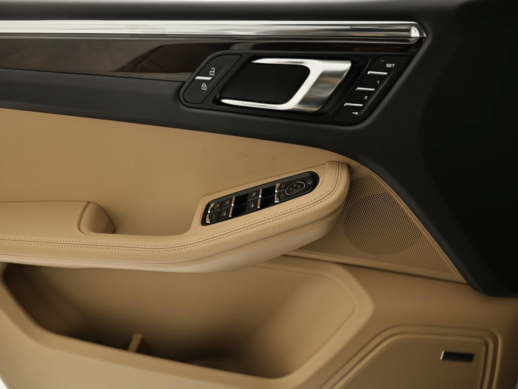 New 2026 Porsche Macan AWD/4WD image 18