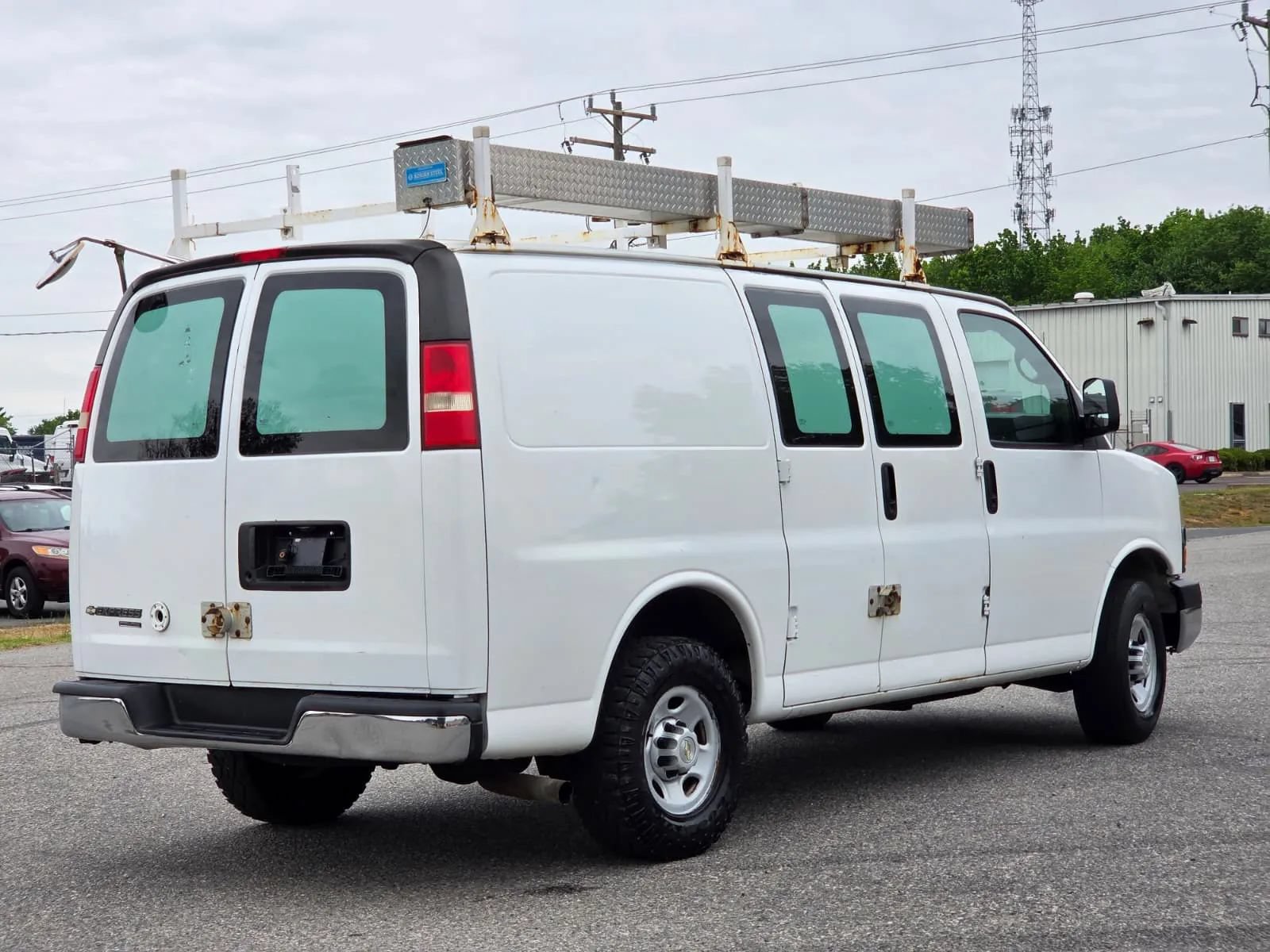 Used 2014 Chevrolet Express 3500 w/ Chrome Appearance Package RWD image 5