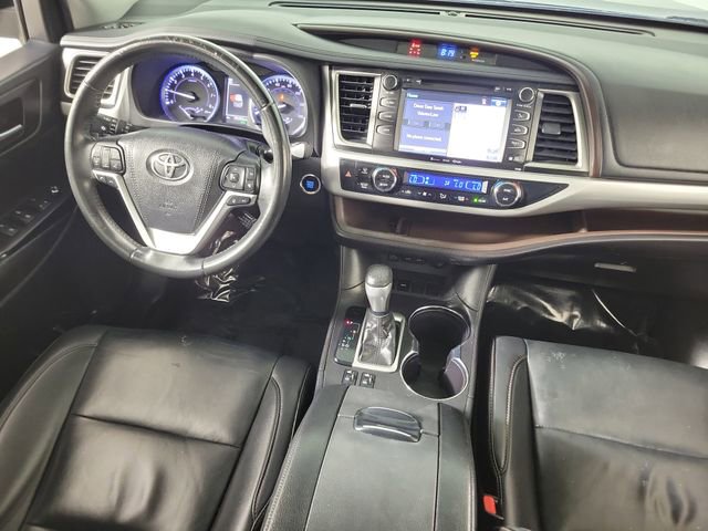 Used 2019 Toyota Highlander XLE FWD image 16