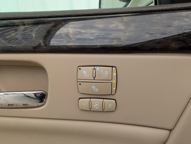 Used 2008 Cadillac DTS w/ Sun And Sound Package FWD image 5