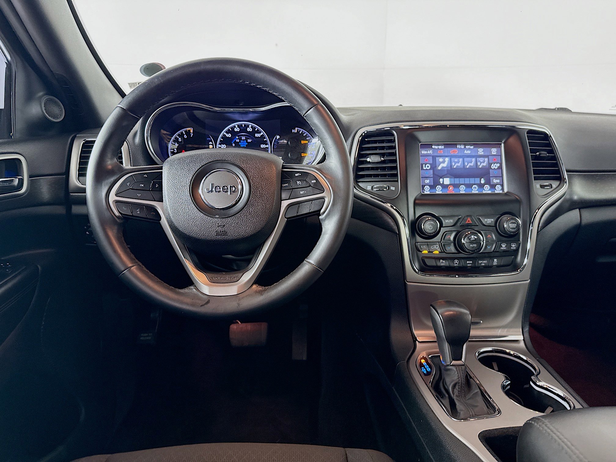 Used 2018 Jeep Grand Cherokee Laredo image 26