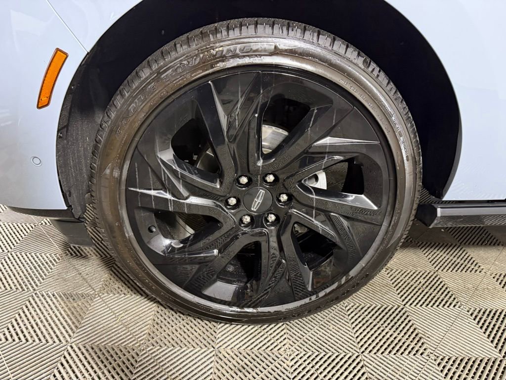 Certified 2025 Lincoln Navigator Reserve image 9