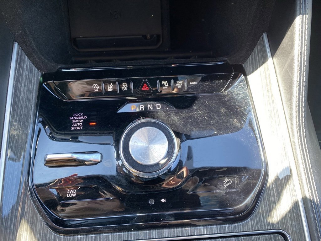 Used 2022 Jeep Wagoneer Series III AWD/4WD image 29