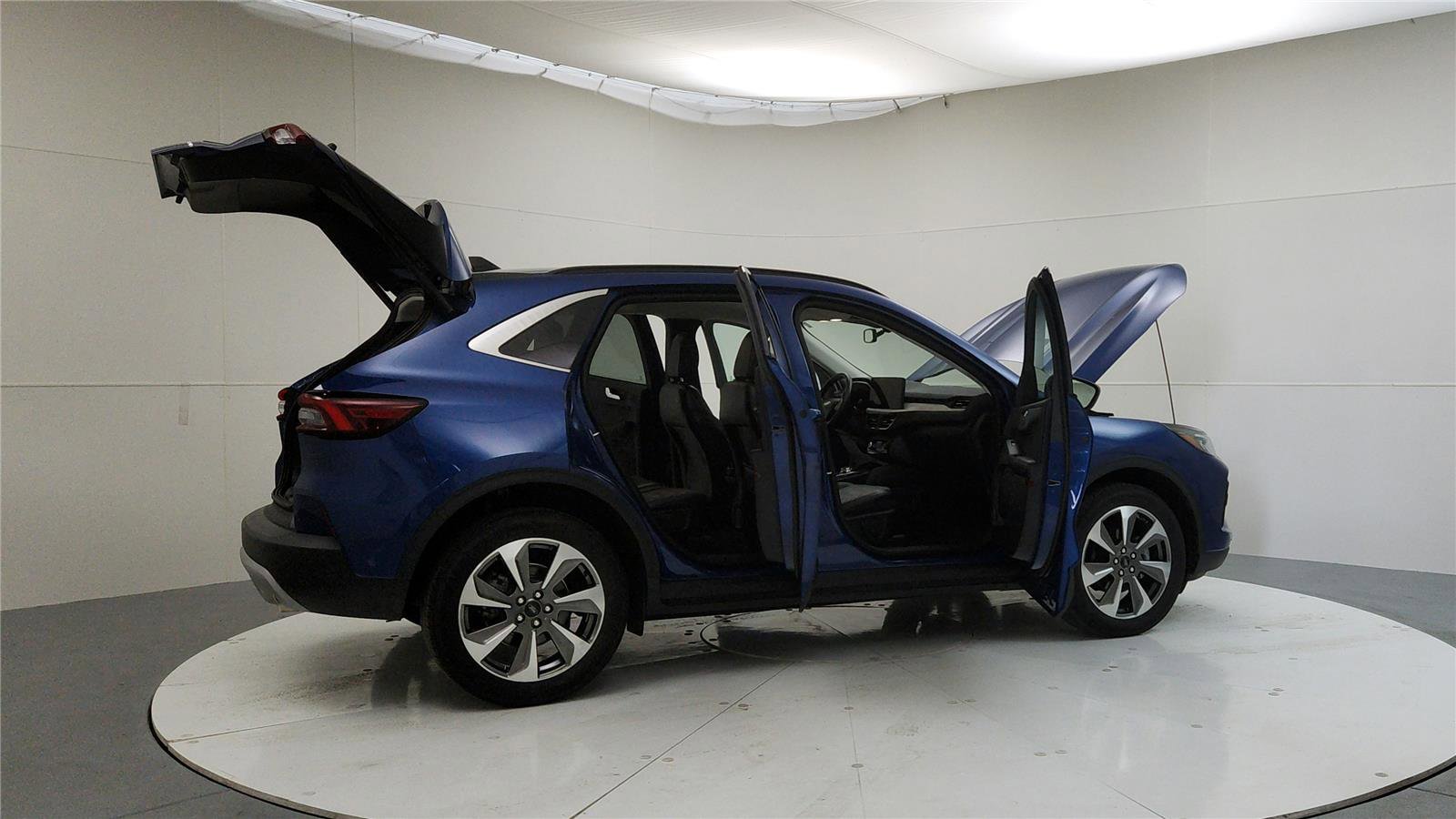 Used 2023 Ford Escape Platinum w/ Premium Technology Package image 12