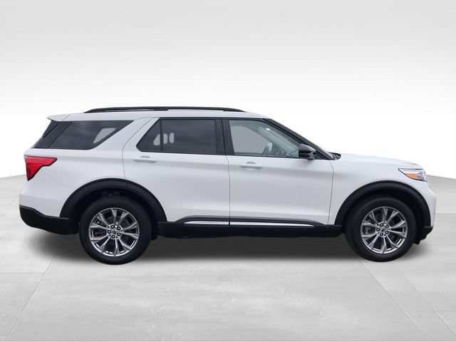 Used 2023 Ford Explorer XLT w/ Equipment Group 202A AWD/4WD image 9