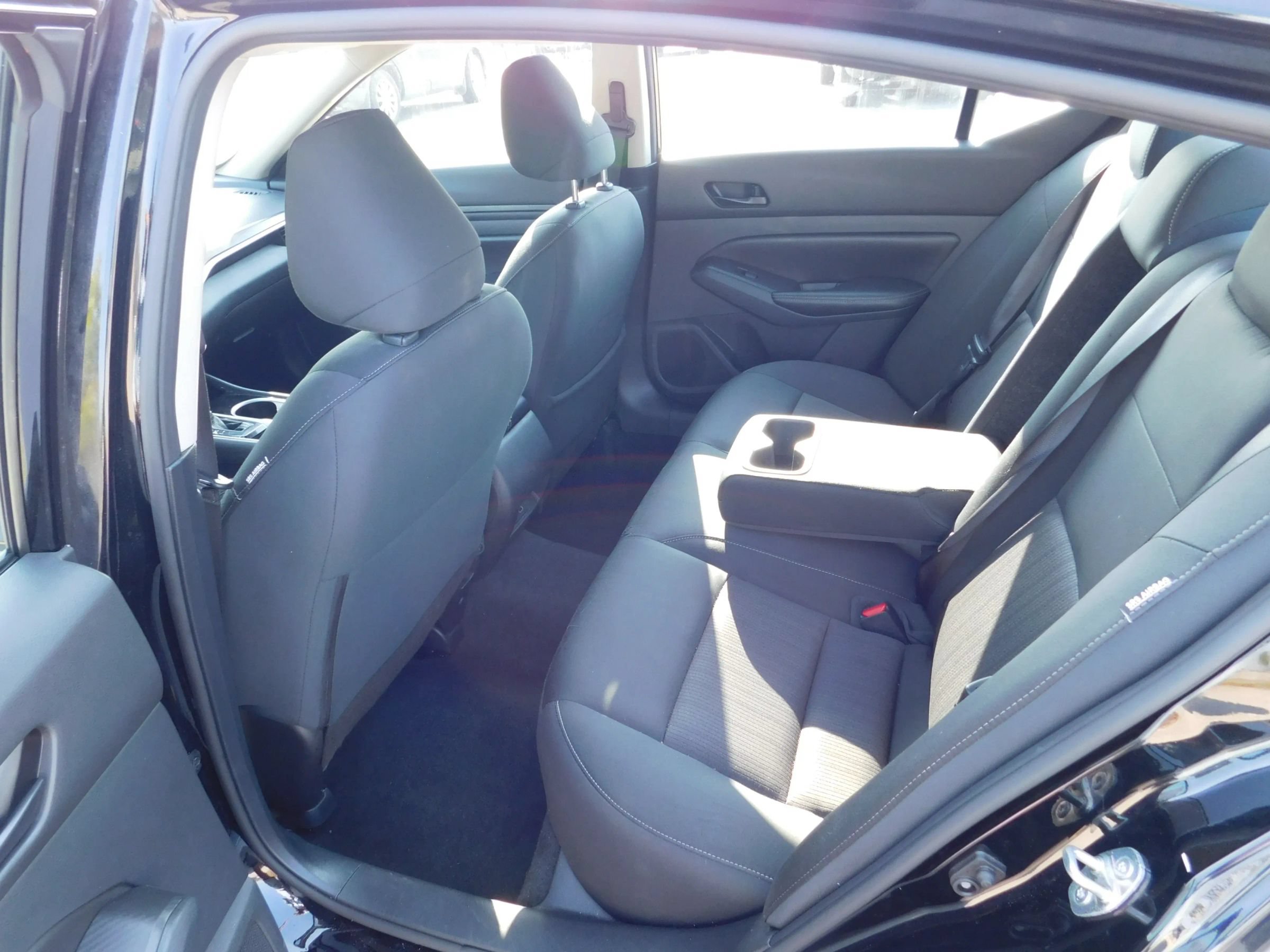 Used 2024 Nissan Altima 2.5 SV FWD image 9