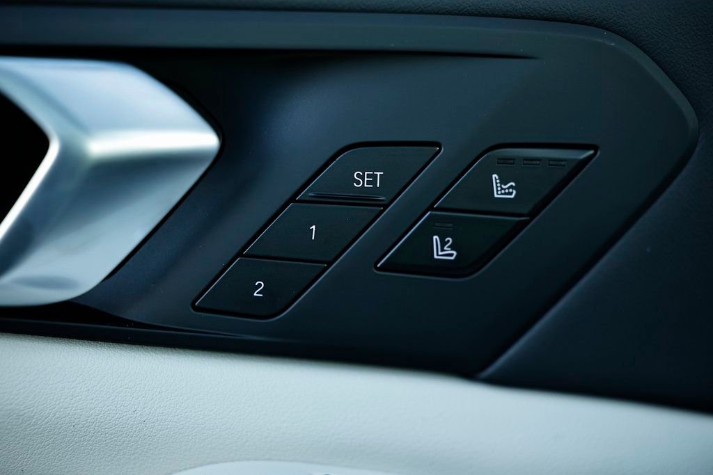 New 2026 BMW X5 xDrive50e w/ Executive Package image 17