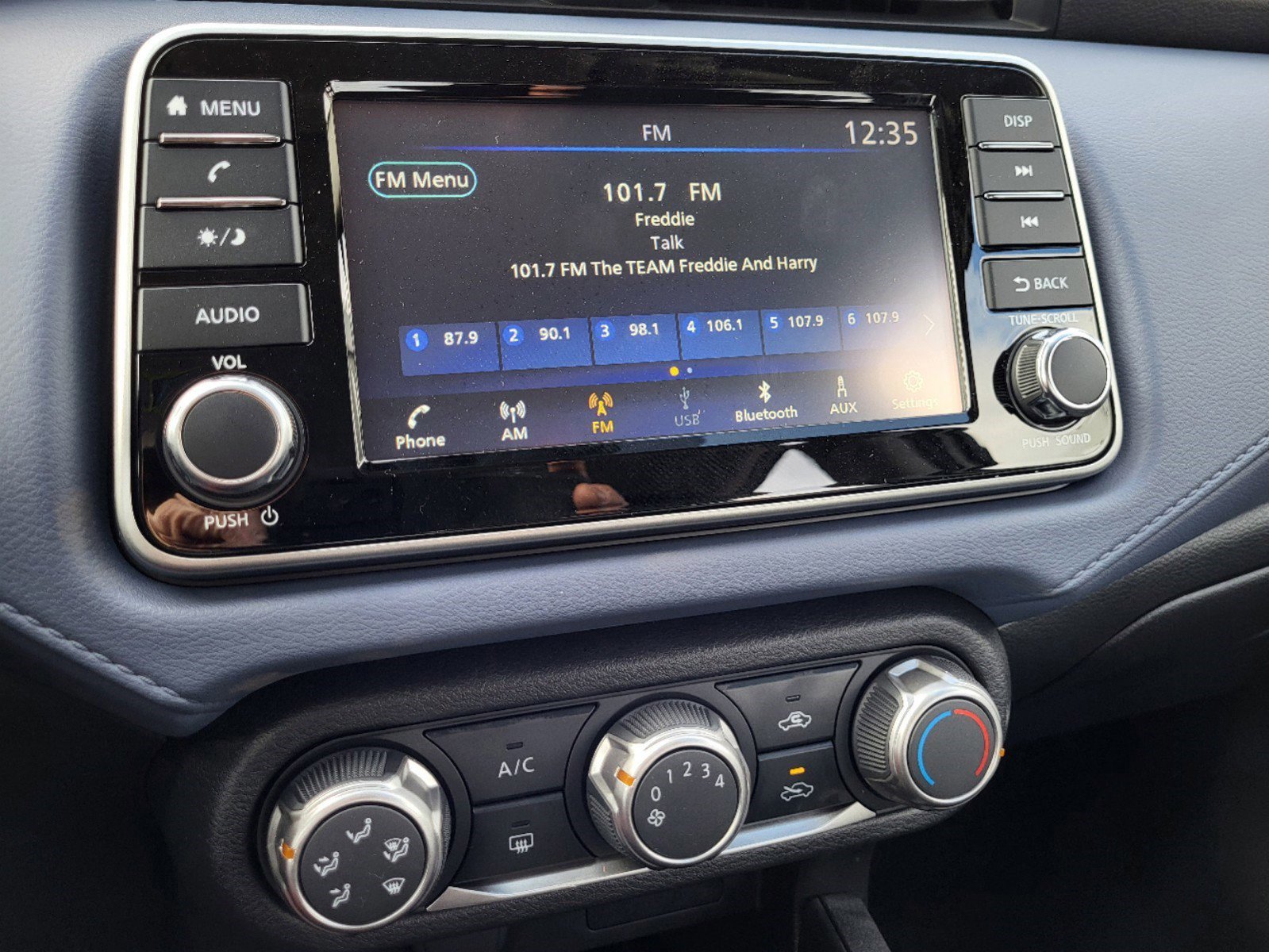 New 2025 Nissan Versa SV w/ Trunk Package image 17