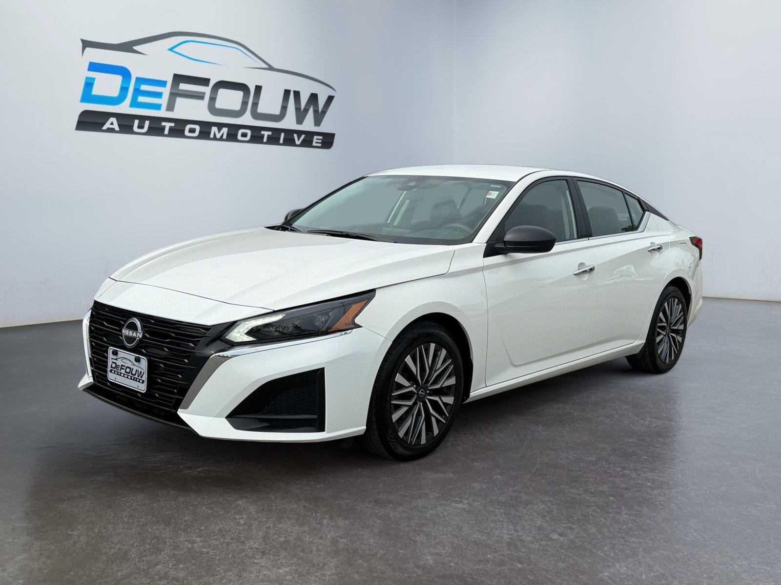 Used 2025 Nissan Altima 2.5 SV FWD image 7