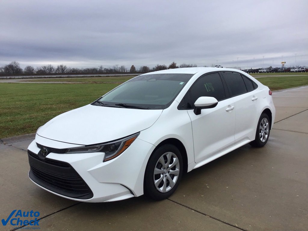Used 2024 Toyota Corolla LE image 9