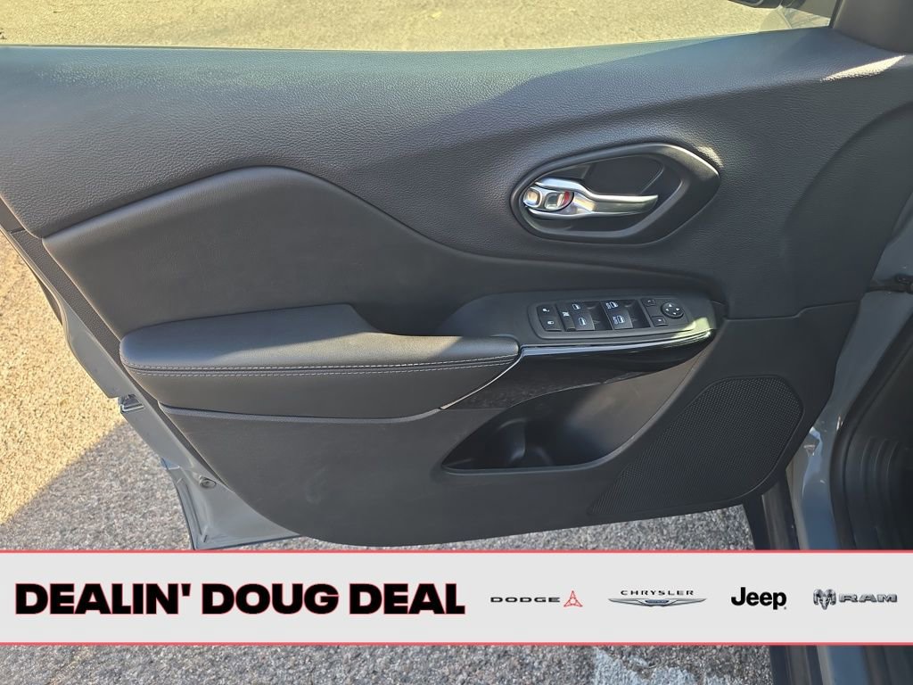 Used 2023 Jeep Cherokee Altitude Lux image 11