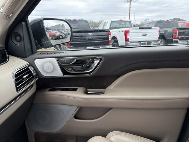 Used 2022 Lincoln Navigator Reserve image 23