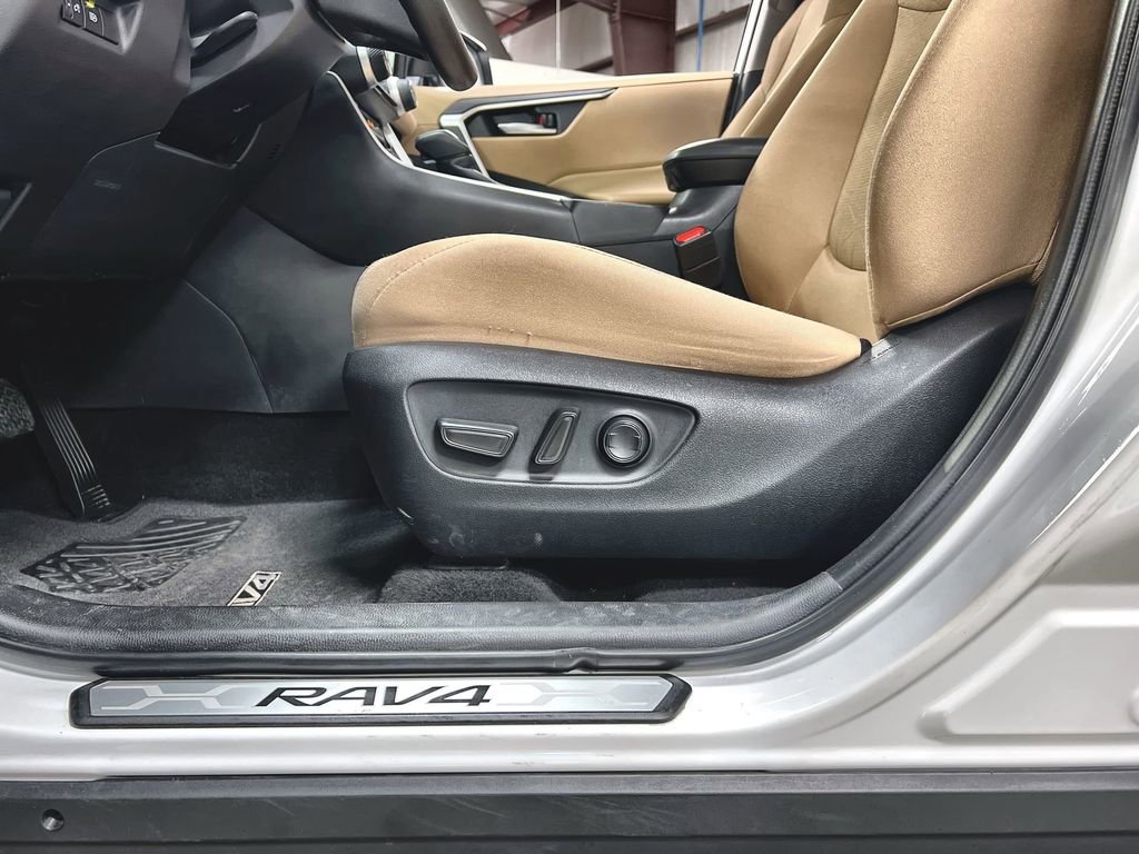 Used 2025 Toyota RAV4 XLE image 13