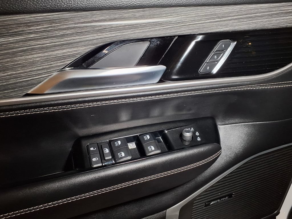 Used 2024 Jeep Wagoneer Series II RWD image 13