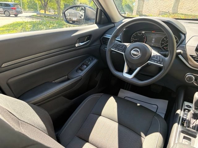 Used 2024 Nissan Altima 2.5 SV AWD/4WD image 32