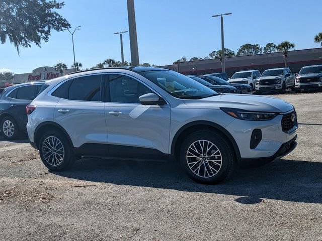 New 2025 Ford Escape SE w/ PHEV Premium Package FWD image 2