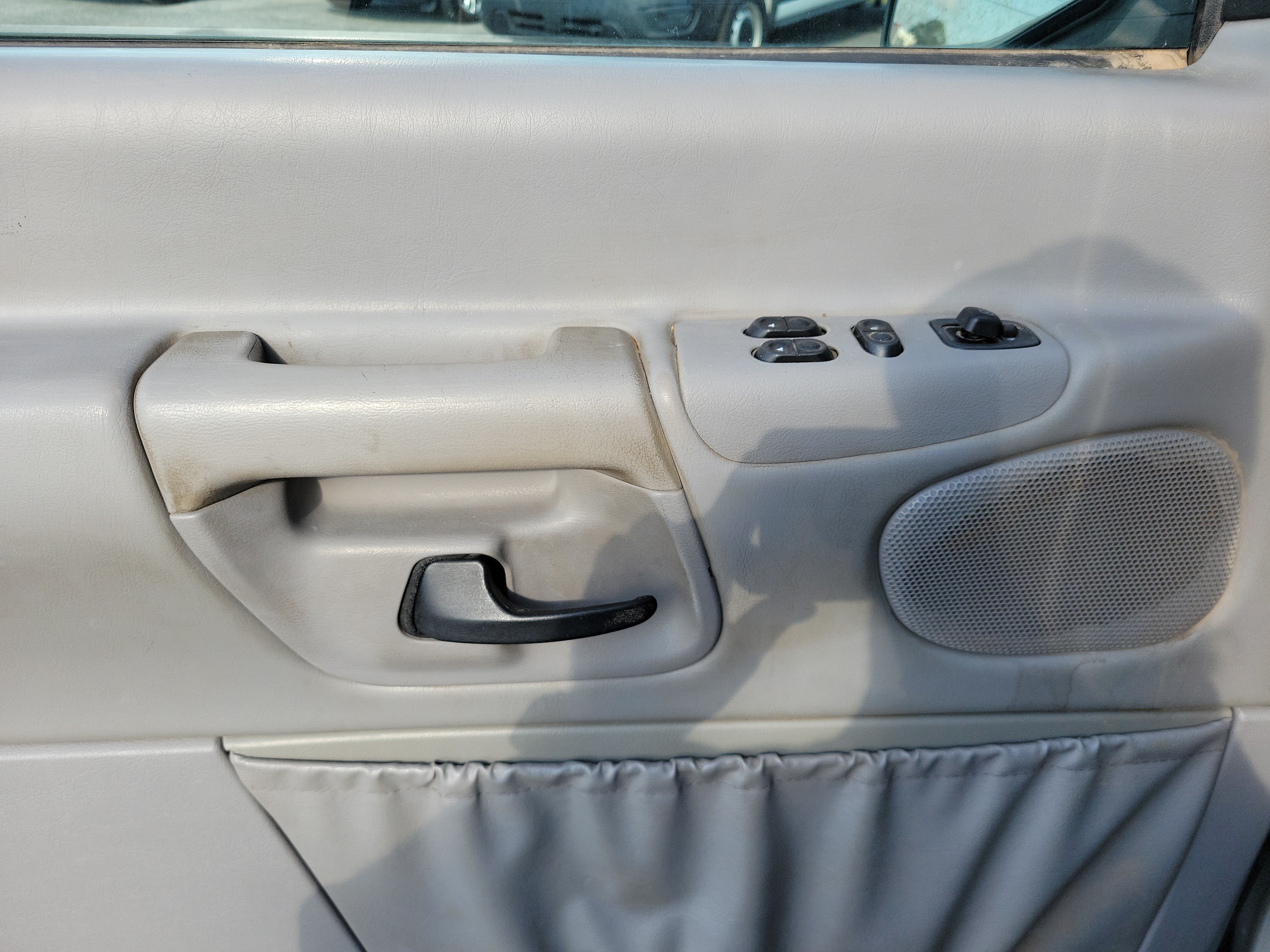 Used 2000 Ford E-250 and Econoline 250 RWD image 13