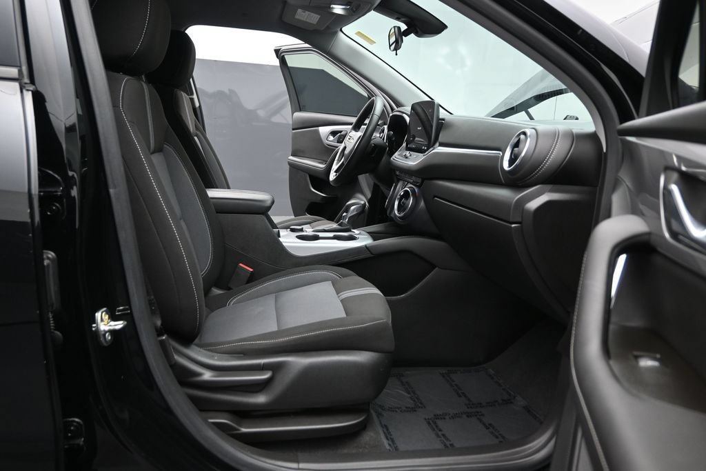 Used 2023 Chevrolet Blazer LT FWD image 17
