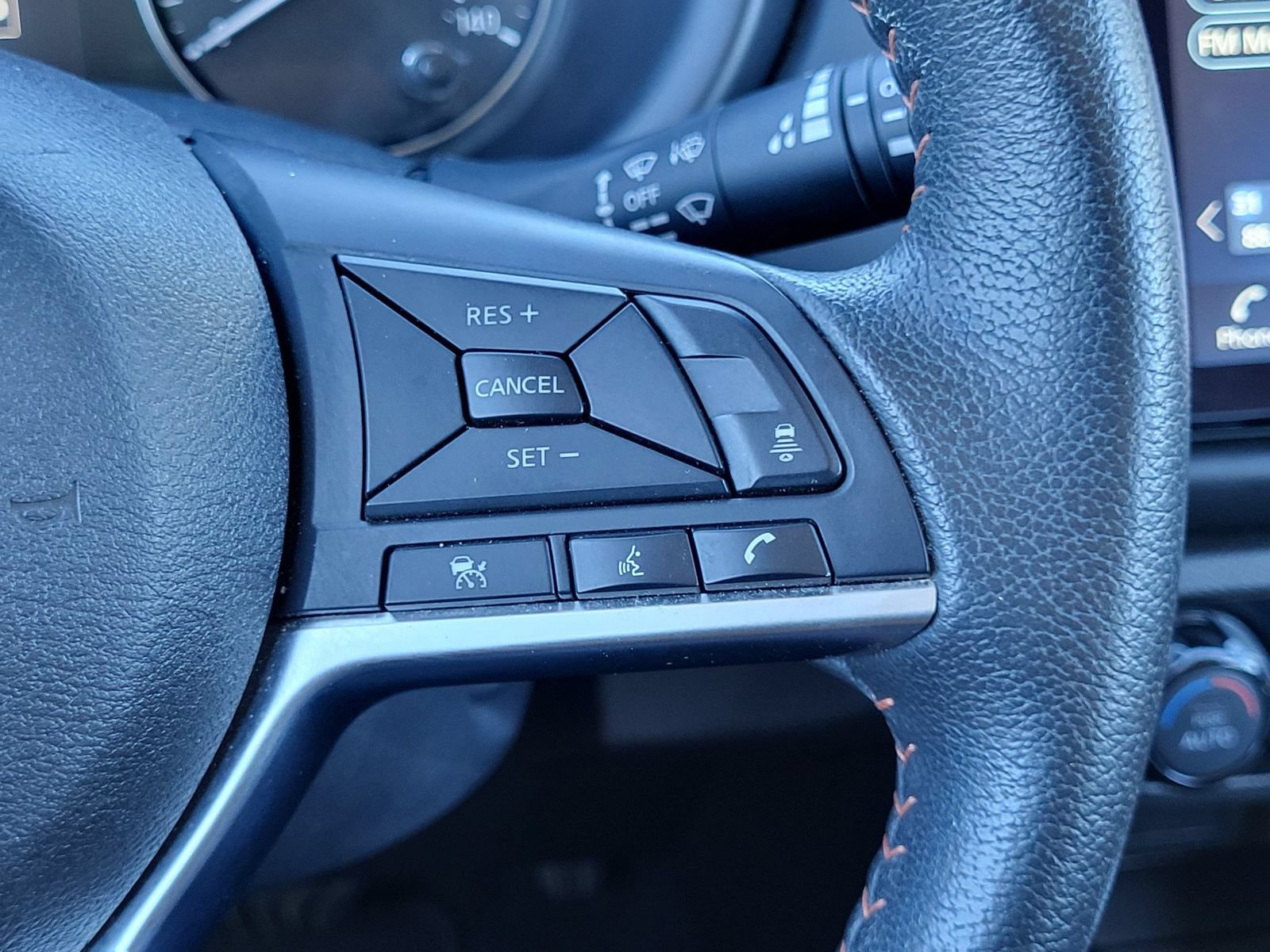 Used 2024 Nissan Kicks SR FWD image 18