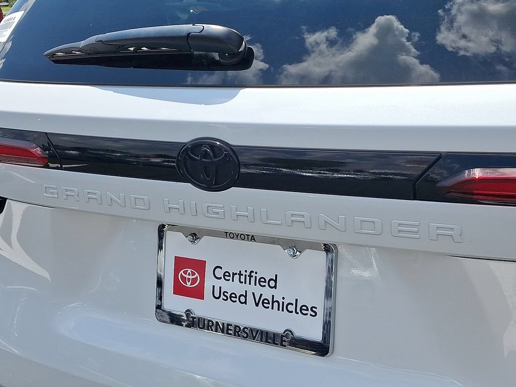 Certified 2025 Toyota Grand Highlander FWD image 31