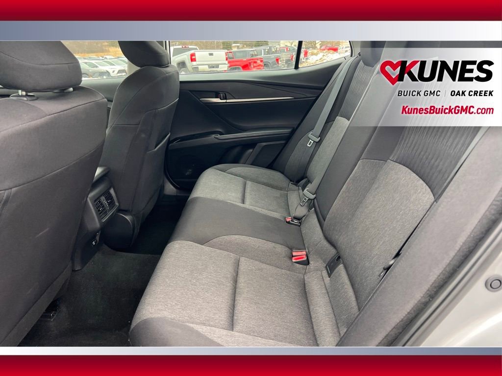 Used 2025 Toyota Camry SE image 6