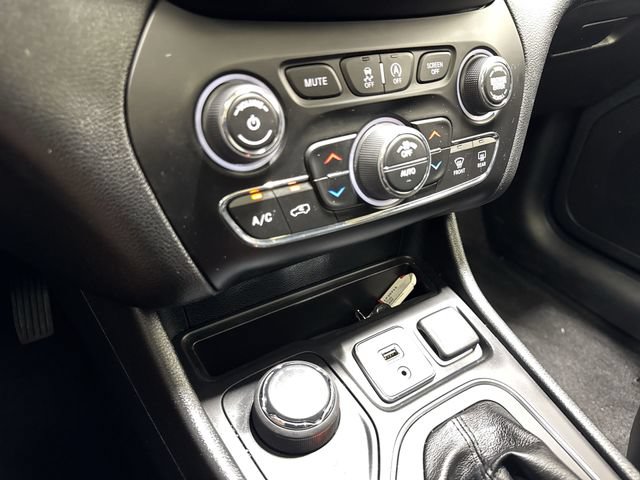 Used 2022 Jeep Cherokee Latitude Lux w/ Sun & Sound Group AWD/4WD image 20