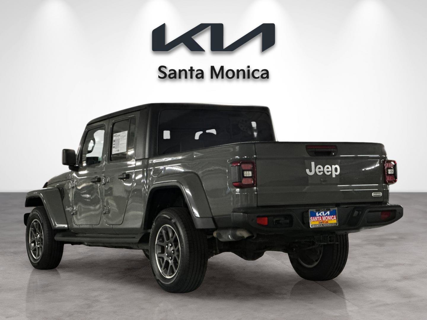 Used 2020 Jeep Gladiator Overland image 3