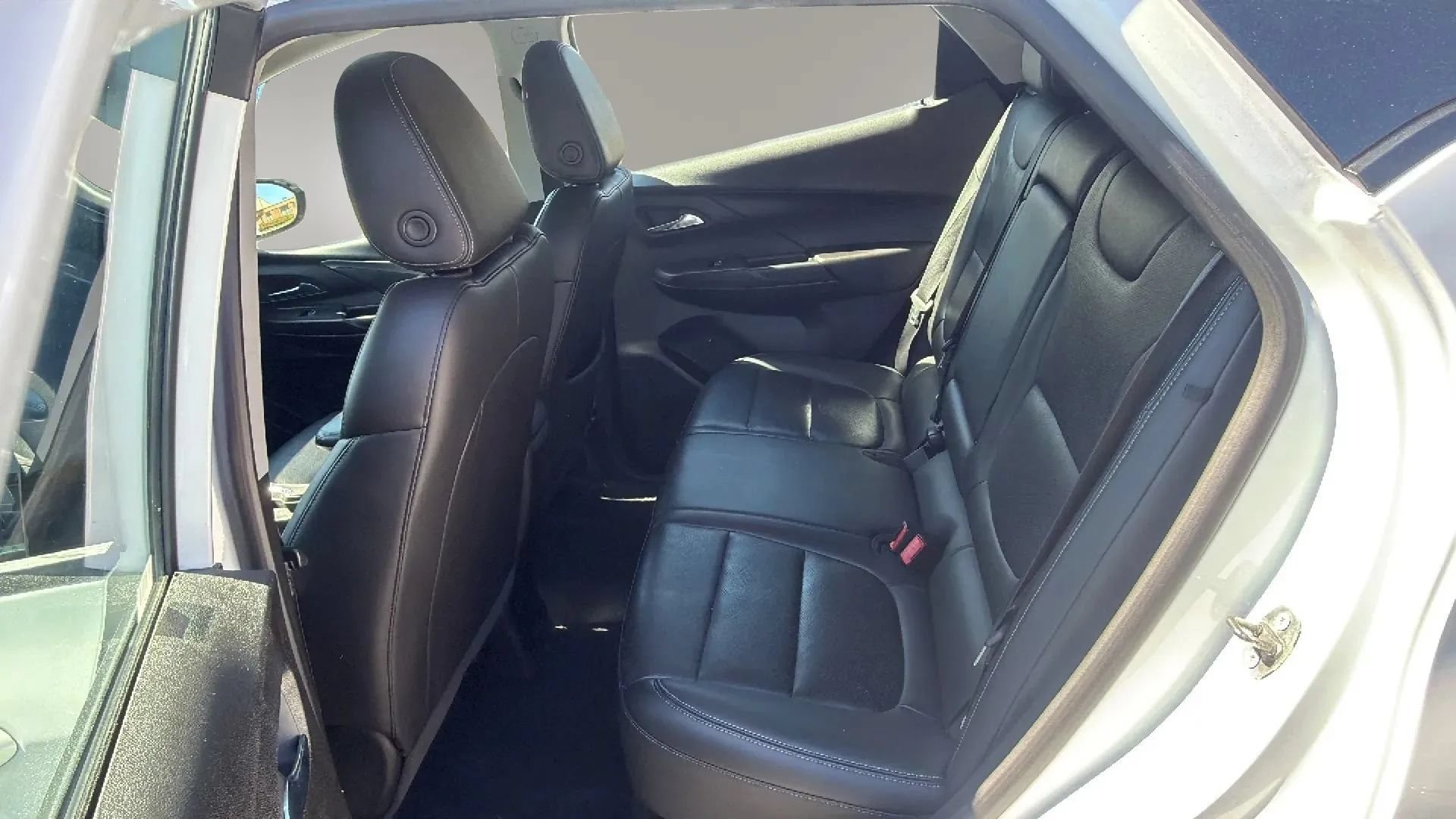 Used 2023 Chevrolet Bolt LT FWD image 9