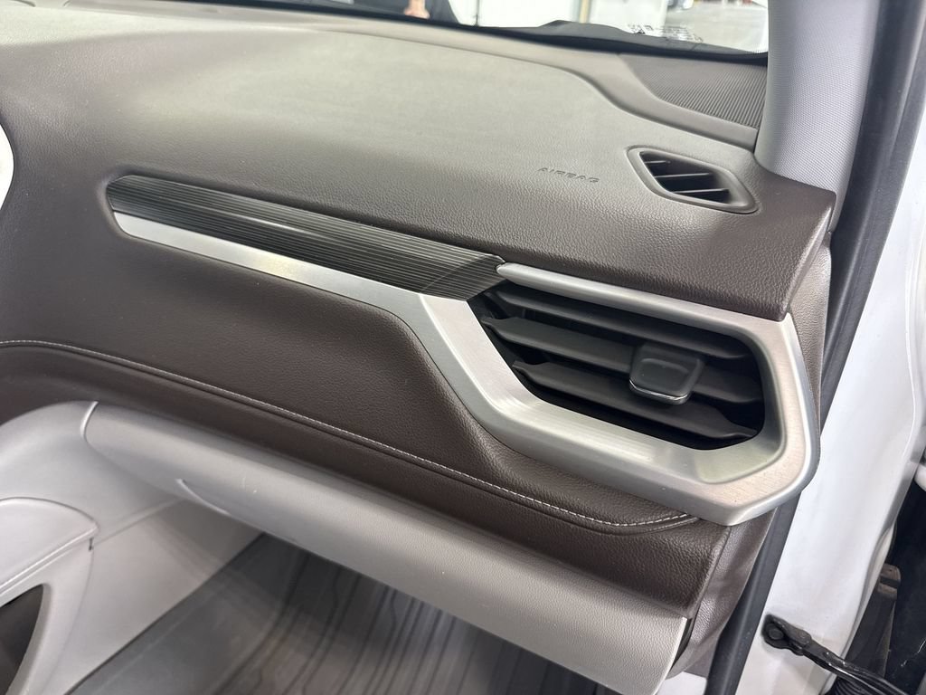 Certified 2022 GMC Acadia SLT FWD image 36