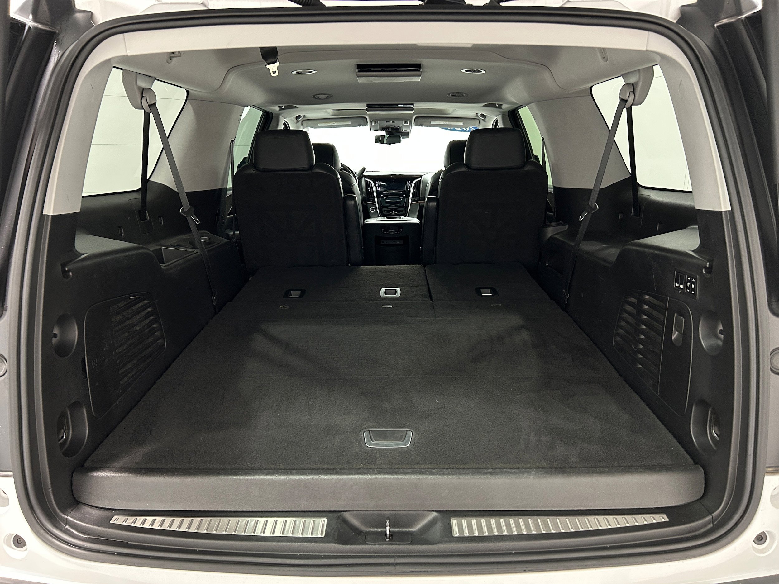 Used 2020 Cadillac Escalade ESV Premium Luxury image 37