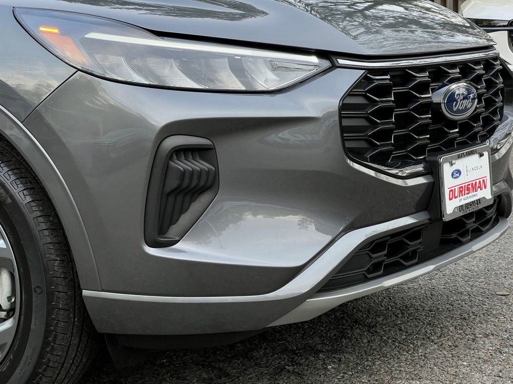 Used 2023 Ford Escape ST-Line w/ Tech Pack #1 AWD/4WD image 10