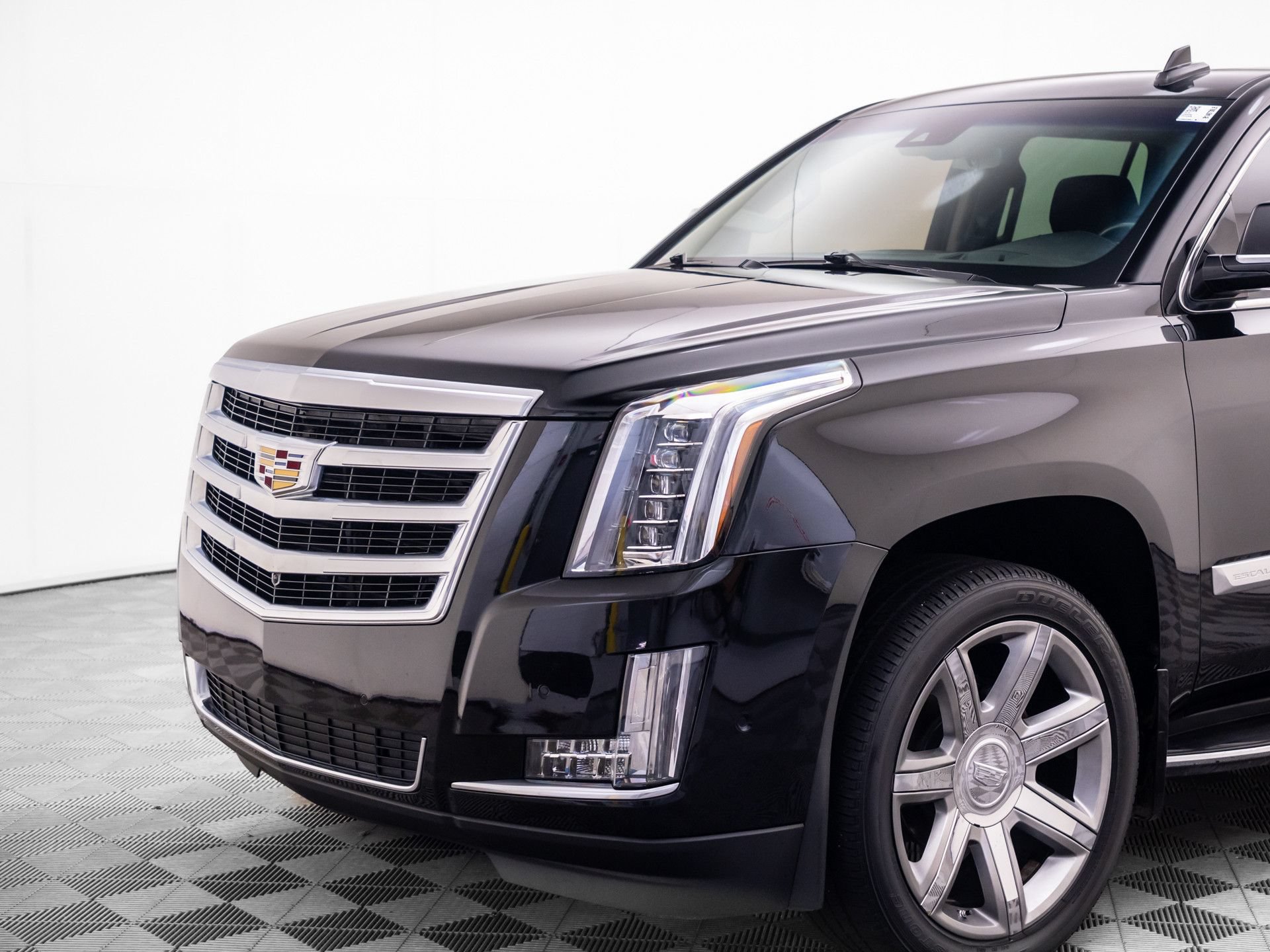 Used 2019 Cadillac Escalade Luxury AWD/4WD image 36