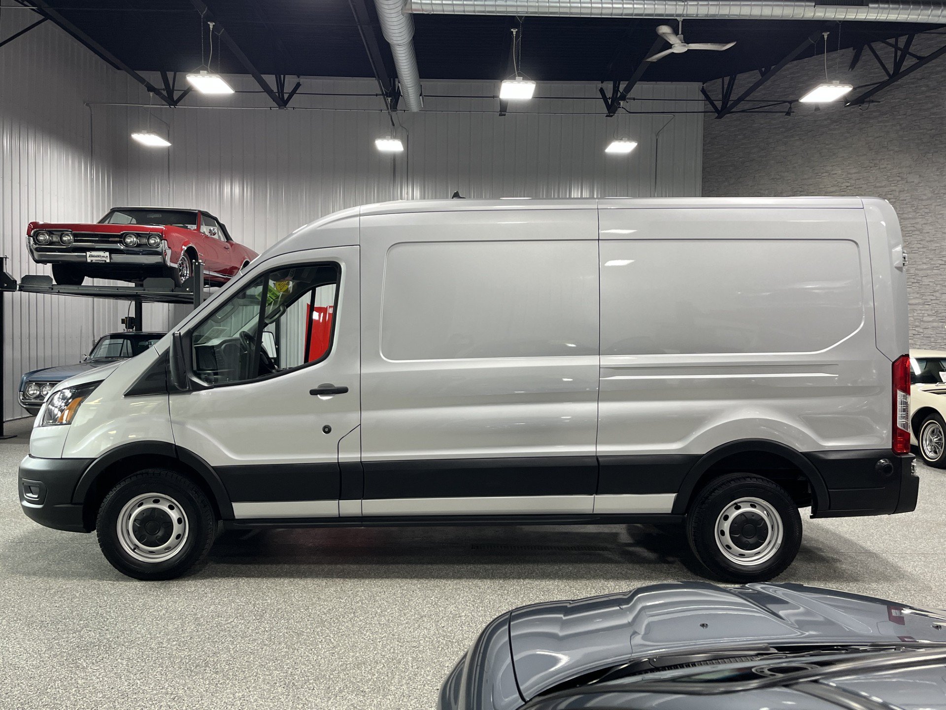 Used 2024 Ford Transit 250 148 Medium Roof RWD image 2
