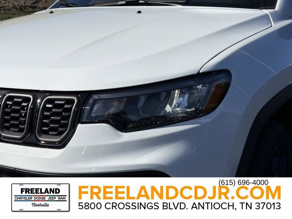 New 2026 Jeep Compass Latitude image 9